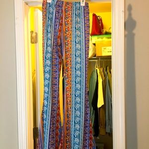 LIKE NEW!! Women’s/Junior’s Bell Bottom Spandex Pants/Leggings SIZE: Small